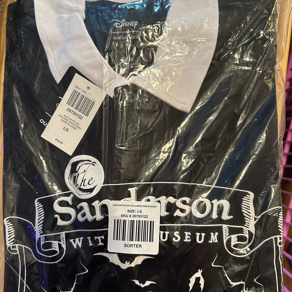 Our Universe Disney Hocus Pocus Sanderson House Collared Sweatshirt L New - Picture 3 of 4